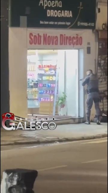 #Бразилия В Сан-Паулу, воришка попытался подломить магазин но не учел одного - объект стоял смотреть онлайн
