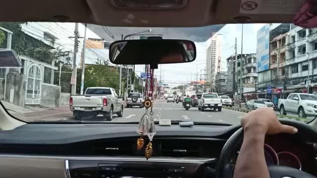 ТАЙЛАНД. ПАТТАЙЯ. НА ТАКСИ ДО ПЛЯЖА У ОТЕЛЯ КОЗИ БИЧ