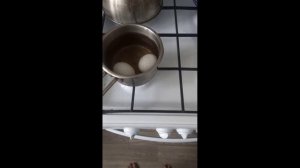 Как сварить яйца всмятку.