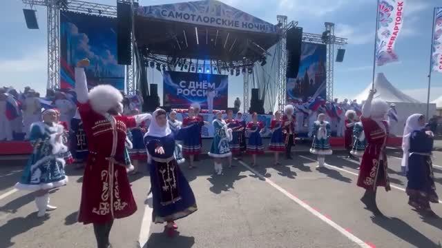 Народный хореографический ансамбль «Кавказ» на Дне России