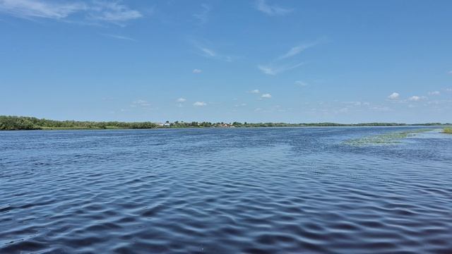 Открыли купальный сезон, ветрено