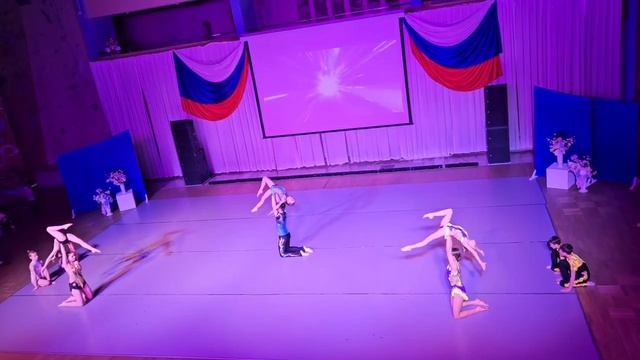 🏆📚Показательное выступление спортивных акробатов на отчетном концерте в ДТДиМ смотреть онлайн