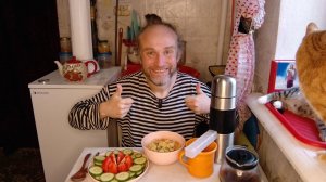Обед с котями. Любовь и ненависть одновременно при шизофрении. Мукбанг. Обжор. Еда на камеру. Диета.