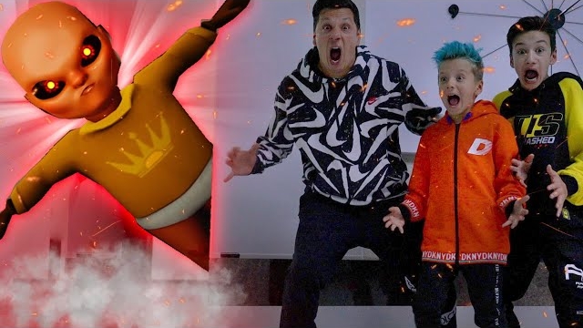 СЛЕДИМ за МАЛЫШОМ  24 Часа ! Baby In Yellow Bee