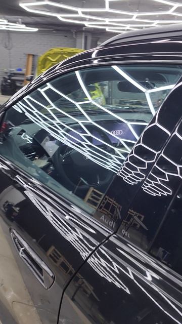 Audi Q5 - установили бесштыревые доводчики дверей, бронирование мониторов, тонировка — часть 1