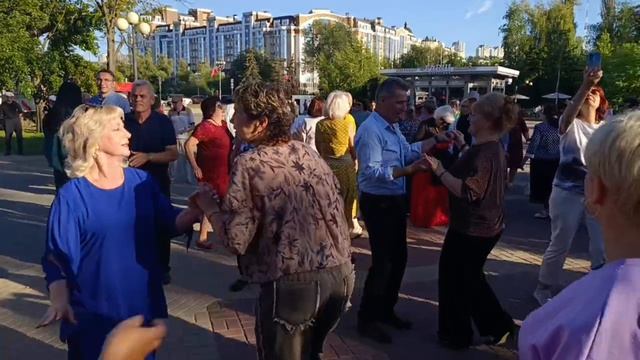 14 июня.Танцпол везде....