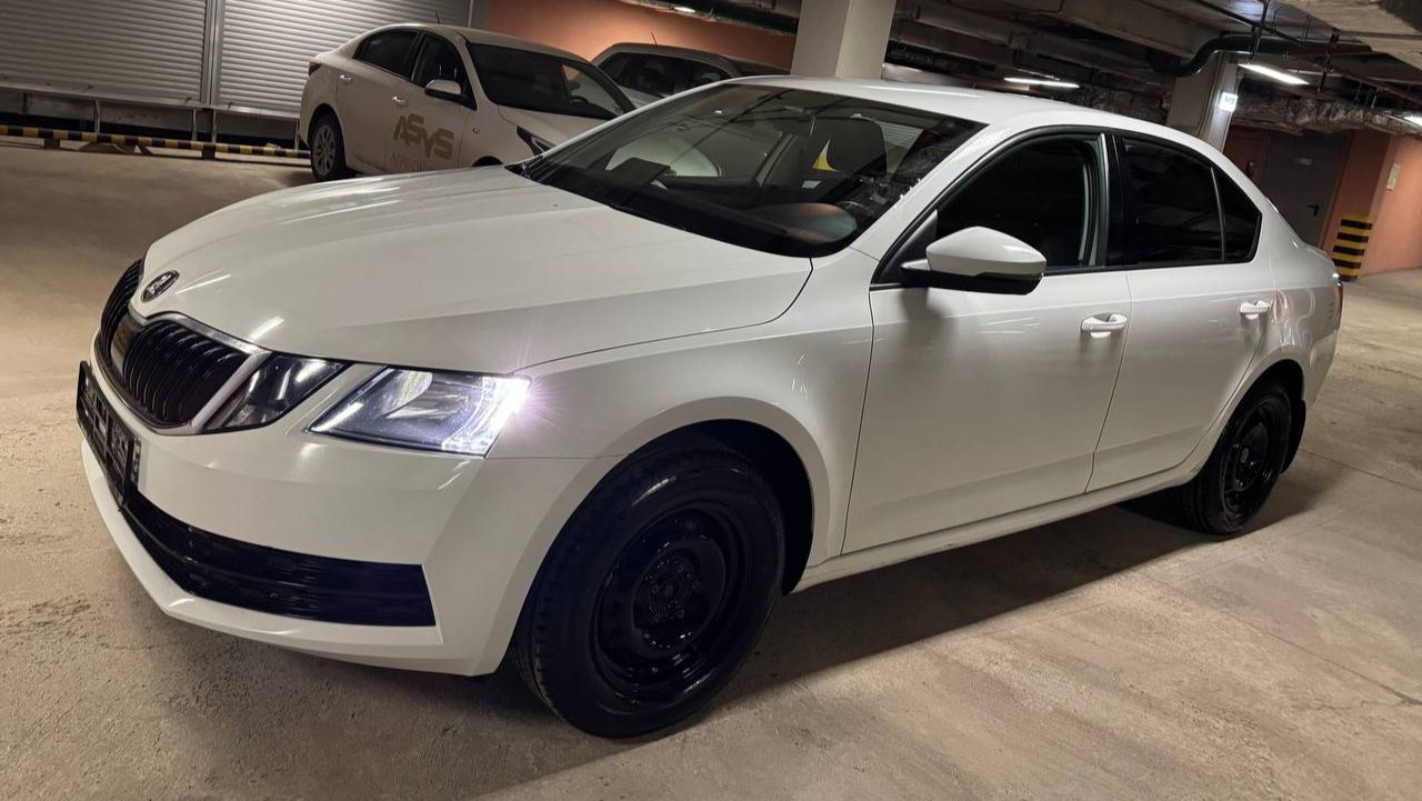 Skoda Octavia; 1.6 MT; 2017; Белый