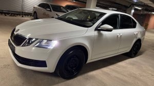 Skoda Octavia; 1.6 MT; 2017; Белый