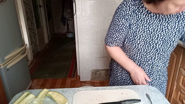 Жарила час двадцать 🤓 лился пот с очков 😋 съели за минуту гору кабачков ✅