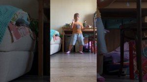 Ева танцует не одна дома 2