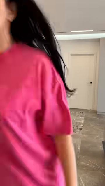 Всегда готов протянуть руку помощи 😂 забавная комедия.