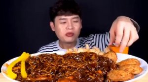 Мукбанг ттокпокки, чаджанмен, жареные пельмени Еда на камеру😳 необычно