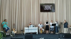 «Прихожу к Тебе я с хвалою»; «Пой Аллилуйя Господу!»