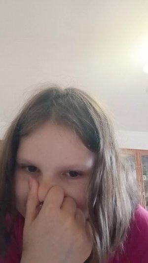 р