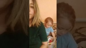 Маму тоже накрасить нужно. Евуля вошла в роль