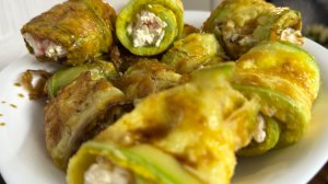 Необычная и очень вкусная закуска из кабачков Вкусные рулетики с крабовыми палочками
