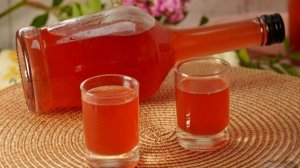 КЛУБНИЧНАЯ НАСТОЙКА С БУЗИНОЙ