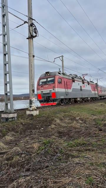 ЭП1м Смоленск-Мурманск проезжает мимо смотреть онлайн