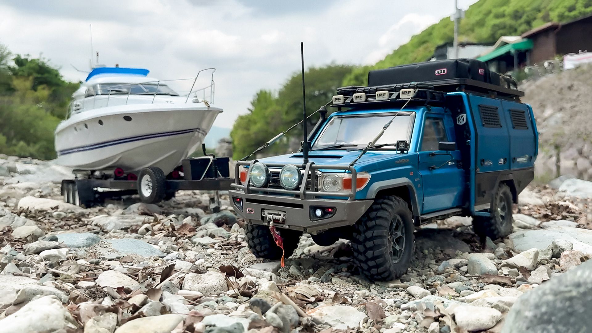 TOYOTA LC70 (BRX01) 110 RC Car + RC Boat