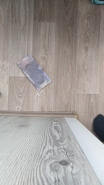 Краш тест картонного телефона samsung s26 ultra замком