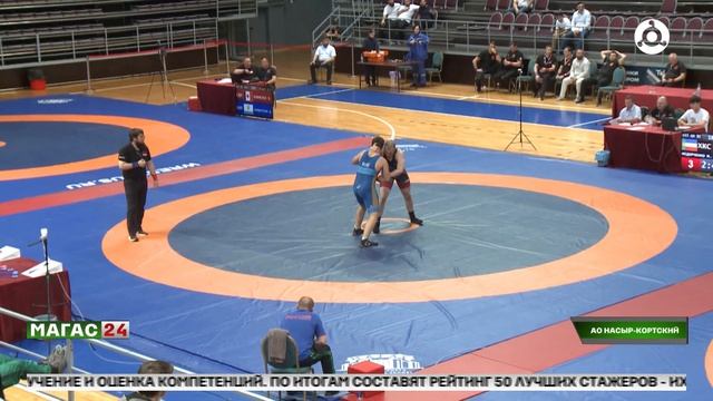 Во дворце спорта 