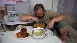 У ЛЮБВИ У НАШЕЙ СЕЛА БАТАРЕЙКА - когда я вкусно кушал отец зашел в дом после ВАЖНЫХ ДЕЛ И СКАЗАЛ ЭТО