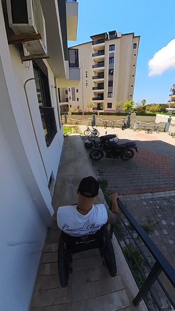 📹 Многие спрашивают, как я снимаю видео во время поездок на коляске.