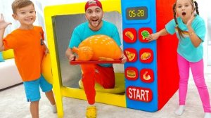 Дети учатся работать в команде с волшебными гигантскими игрушками