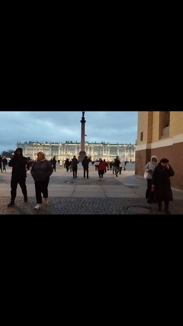 подходя к Дворцовой