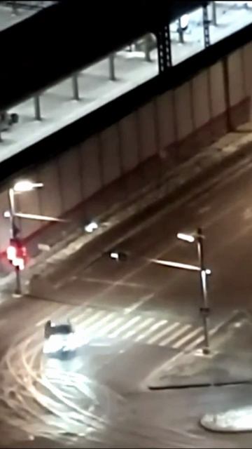 Дрифтеры на Мосфильмовской улице в Москве