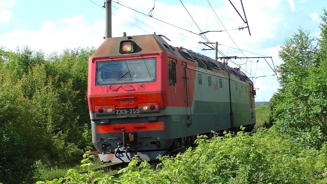 "В день России". 2ЭС6-259 "Синара" следует резервом