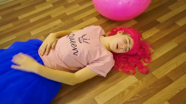 Кто Круче — Парни или Девчонки! Вечная Битва в Школе! Мы Семья - Лучшее! смотреть онлайн