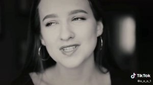 Целуют родители нас...