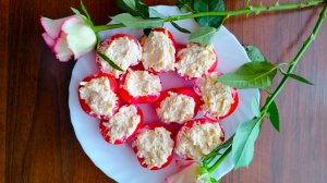 Помидоры, фаршированные сыром с чесноком – закуска советских ресторанов