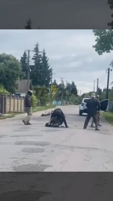 ‼️🇺🇦😂Эпичная битва под Ровно: дед с лопатой атаковал отряд боевиков ТЦК и помог соседу отбиться