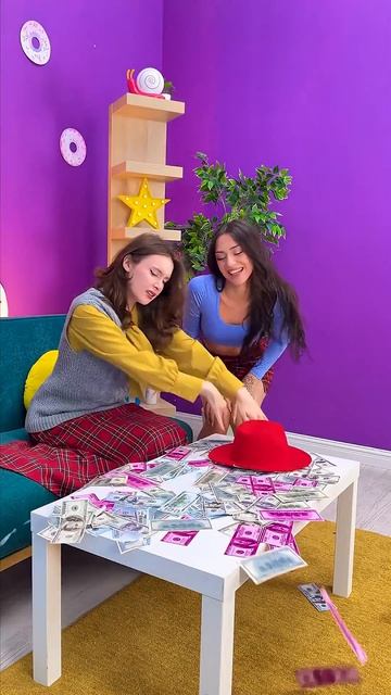 Эта денежная шутка разрушает дружбу!😂 #MoneyPrank смотреть онлайн