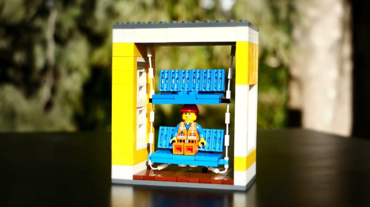 Двухэтажные качели для крыльца LEGO из фильма «Лего Фильм 2» смотреть онлайн