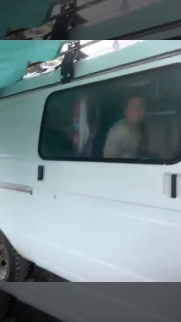 Попали под сильный дождь на пляже