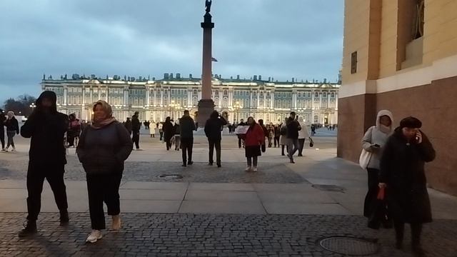 подходя к Дворцовой