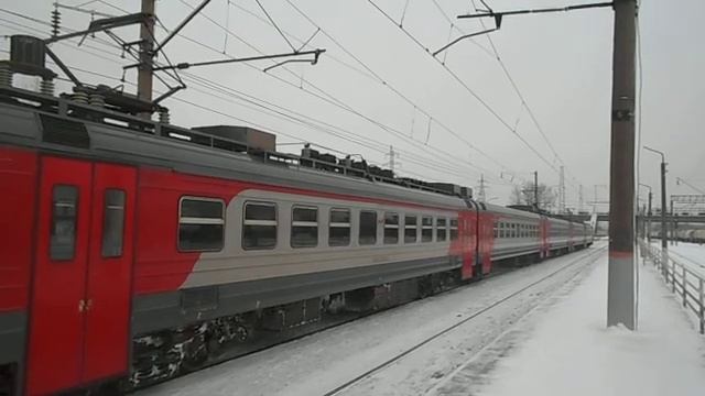 Электропоезд ЭД9Э-0021 на станции "435 километр", февраль 2017 года смотреть онлайн