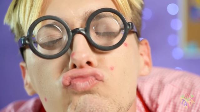 БОГАТЫЙ VS БЕДНЫЙ СТУДЕНТ # Я Влюбился В Бедную Девушку! Дорогая VS Дешевая еда от RATATA смотреть онлайн