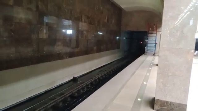 Нижегородское метро. Два поезда в одну сторону. Станция "Горьковская" смотреть онлайн
