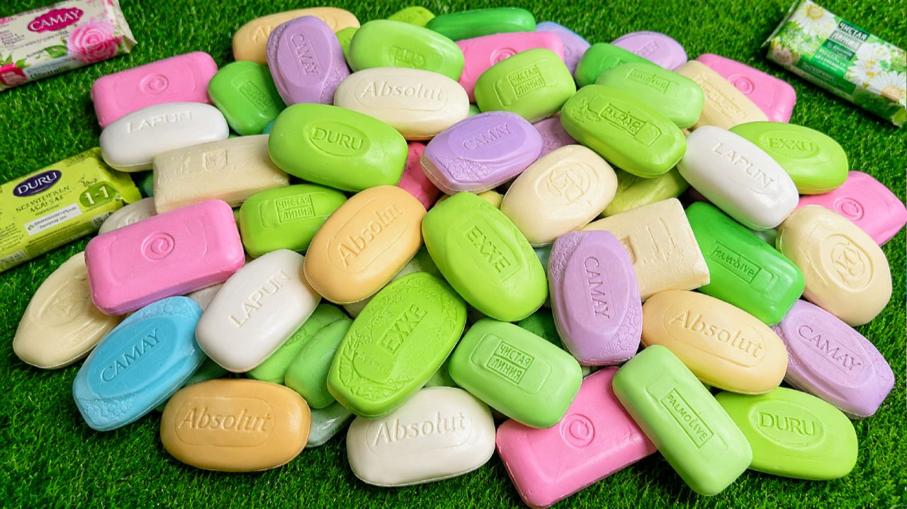 Удовольствие на несколько минут: 3 радужные ванночки с конфетами M&M's и волшебной слизью