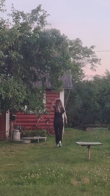 Walking Girl ©20250719