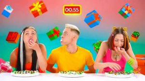 Едим БЕЗ РУК vs ОДНОЙ РУКОЙ vs ДВУМЯ РУКАМИ ЧЕЛЛЕНДЖ! Невероятный баттл с едой от RATATA