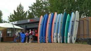 Время местное. Эфир: 15-06-2026 - Открылся пляжный сезон на Банном