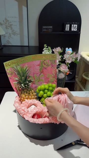 Коробка с фруктами и цветами🍊🌸