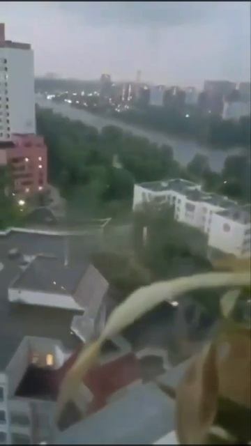 Удар молнии в здание школы Москва июнь 2026