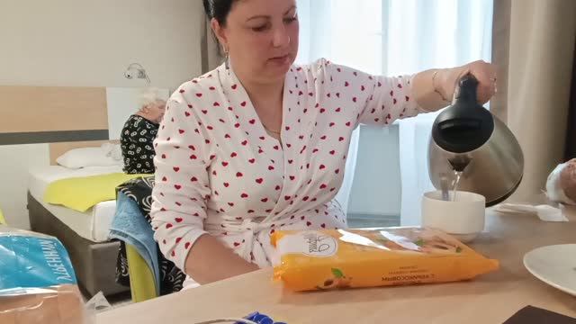 ОТПУСК В ПИТЕРЕ, ПЛАВАЕМ НА КАТЕРЕ, УЖИН В НОМЕРЕ смотреть онлайн