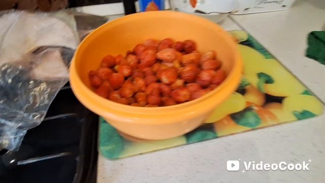 Влог/307/ На даче всё цветёт/ Напугали родственники/ Клубника на зиму...